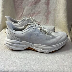 Hoka Speedgoat 5
White Cloud Woman’s Sz 9.5